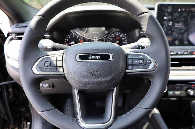 Photo of 2025 Diamond Black Crystal Pearlcoat Jeep Compass