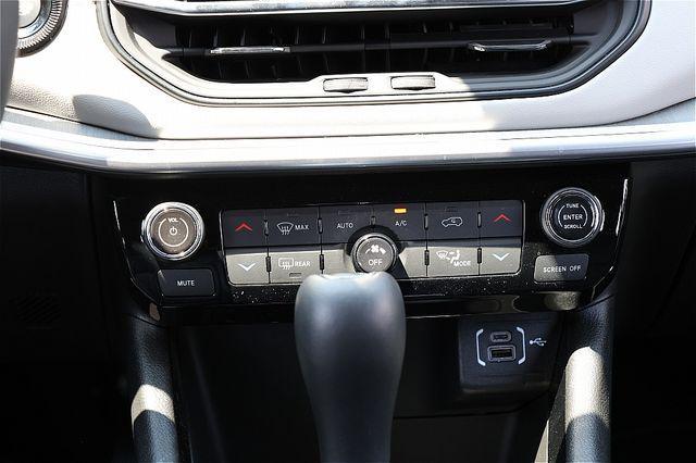 Photo of 2025 Diamond Black Crystal Pearlcoat Jeep Compass