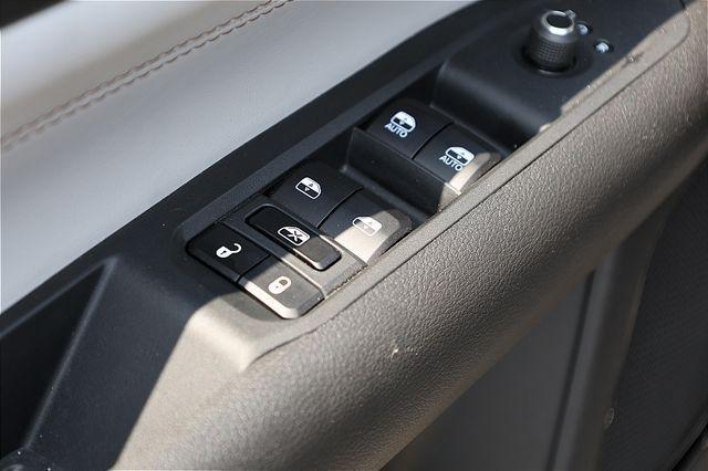 Photo of 2025 Diamond Black Crystal Pearlcoat Jeep Compass
