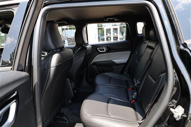 Photo of 2025 Diamond Black Crystal Pearlcoat Jeep Compass