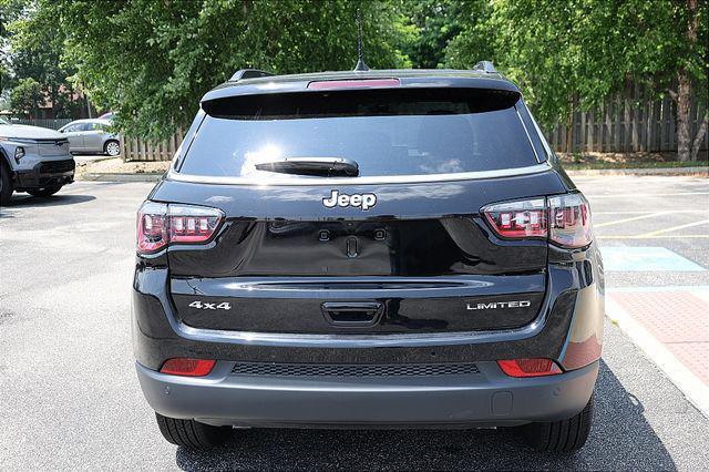Photo of 2025 Diamond Black Crystal Pearlcoat Jeep Compass