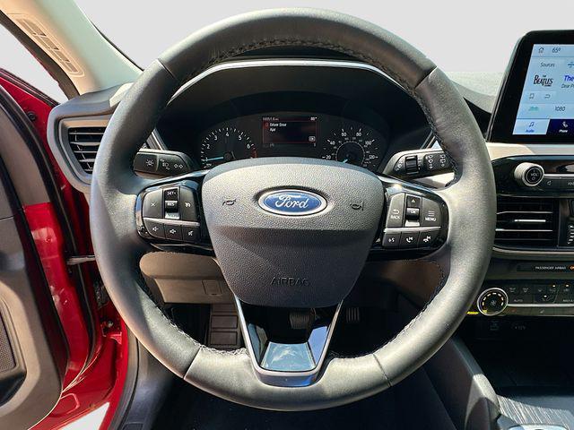 Photo of 2022 Rapid Red Metallic Tinted Clearcoat Ford Escape