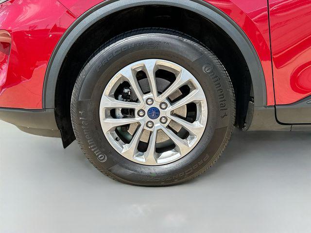 Photo of 2022 Rapid Red Metallic Tinted Clearcoat Ford Escape