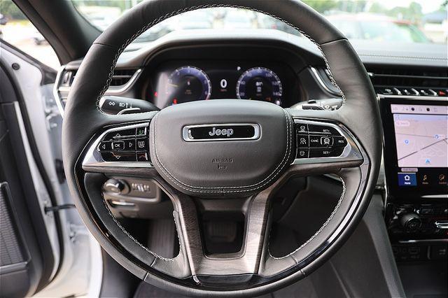 Photo of 2025 Bright White Clearcoat Jeep Grand Cherokee L
