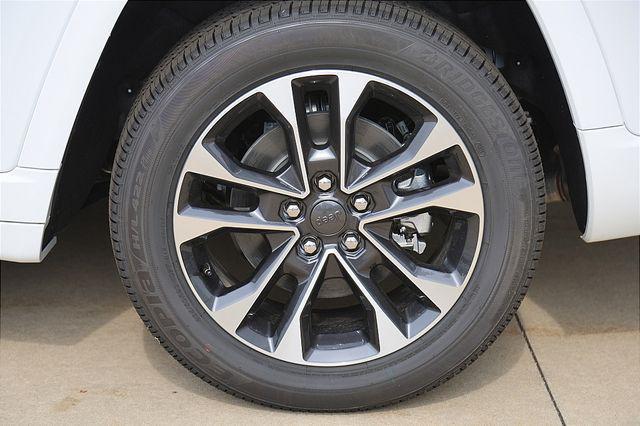 Photo of 2025 Bright White Clearcoat Jeep Grand Cherokee L