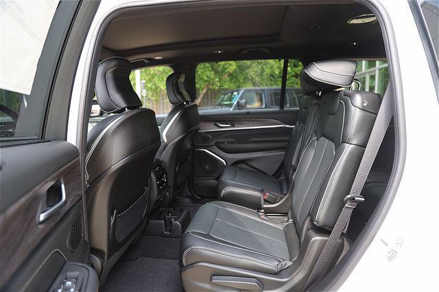 Photo of 2025 Bright White Clearcoat Jeep Grand Cherokee L