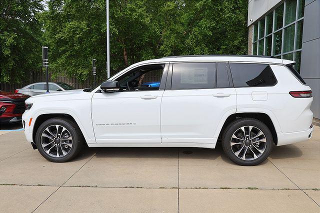 Photo of 2025 Bright White Clearcoat Jeep Grand Cherokee L