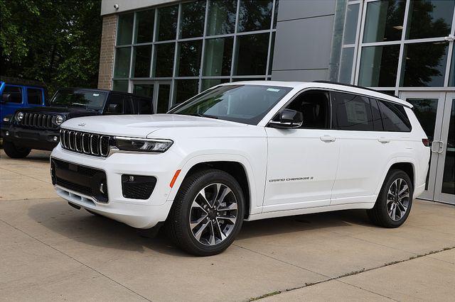 Photo of 2025 Bright White Clearcoat Jeep Grand Cherokee L