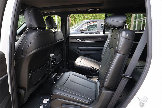 Photo of 2025 Bright White Clearcoat Jeep Grand Cherokee L
