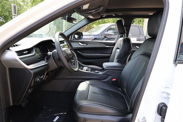 Photo of 2025 Bright White Clearcoat Jeep Grand Cherokee L