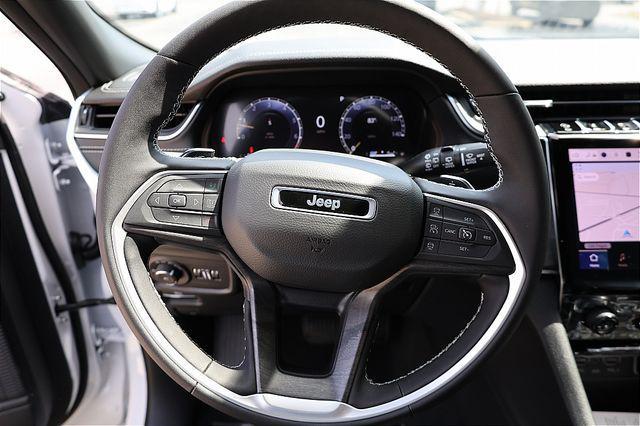 Photo of 2025 Bright White Clearcoat Jeep Grand Cherokee L