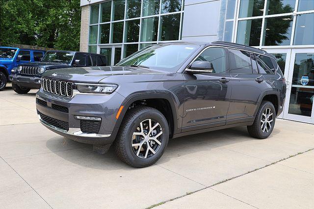 Photo of 2025 Baltic Gray Metallic Clearcoat Jeep Grand Cherokee L