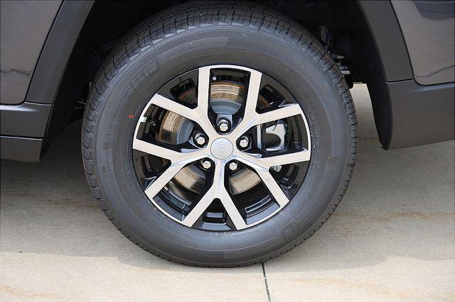 Photo of 2025 Baltic Gray Metallic Clearcoat Jeep Grand Cherokee L