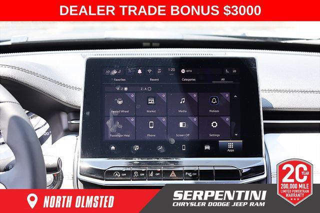 Photo of 2025 Diamond Black Crystal Pearlcoat Jeep Compass