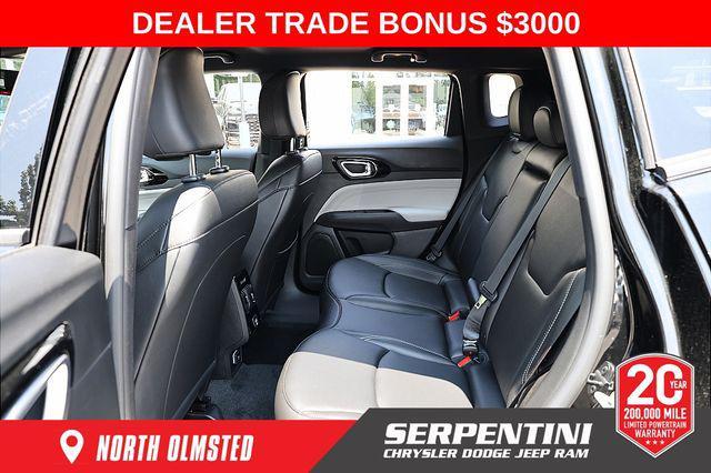 Photo of 2025 Diamond Black Crystal Pearlcoat Jeep Compass