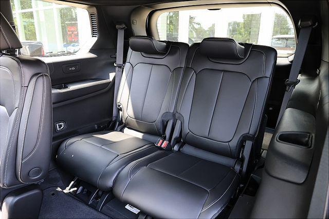 Photo of 2025 Bright White Clearcoat Jeep Grand Cherokee L