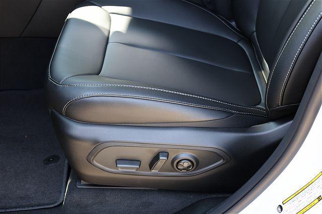 Photo of 2025 Bright White Clearcoat Jeep Grand Cherokee L