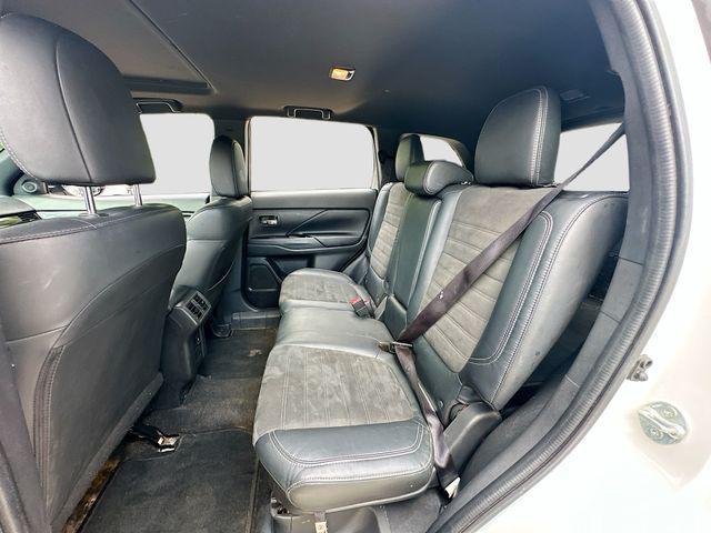 Photo of 2019 Pearl White Mitsubishi Outlander