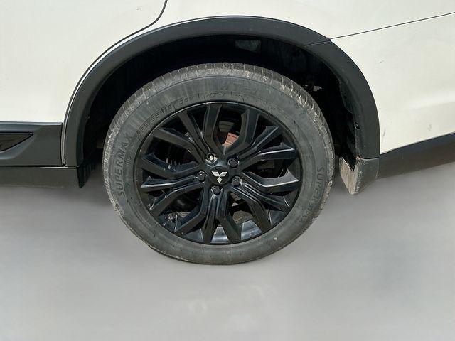 Photo of 2019 Pearl White Mitsubishi Outlander