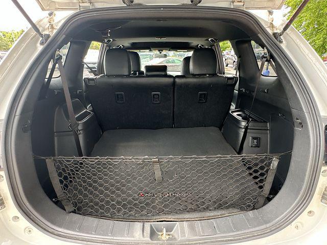 Photo of 2019 Pearl White Mitsubishi Outlander
