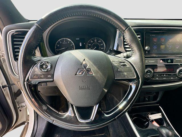 Photo of 2019 Pearl White Mitsubishi Outlander
