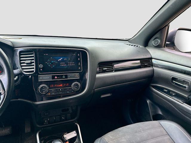 Photo of 2019 Pearl White Mitsubishi Outlander