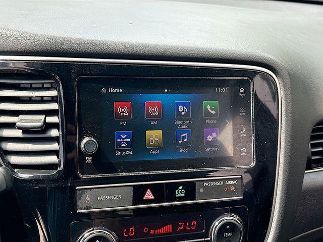 Photo of 2019 Pearl White Mitsubishi Outlander