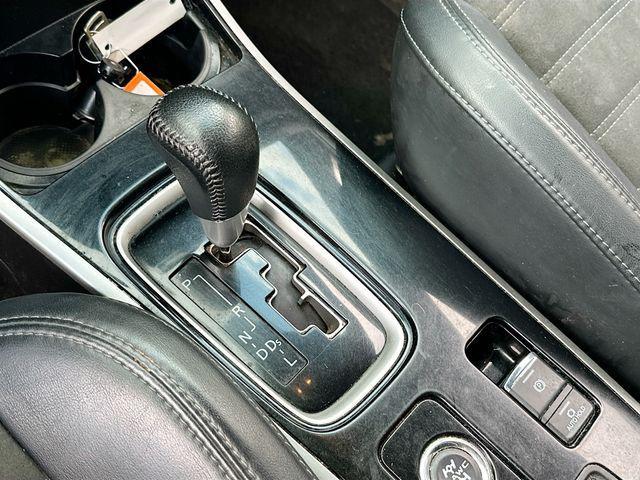 Photo of 2019 Pearl White Mitsubishi Outlander