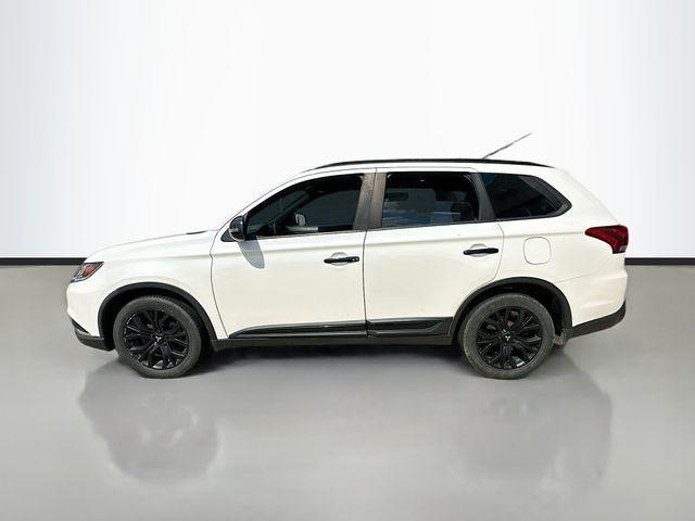 Photo of 2019 Pearl White Mitsubishi Outlander