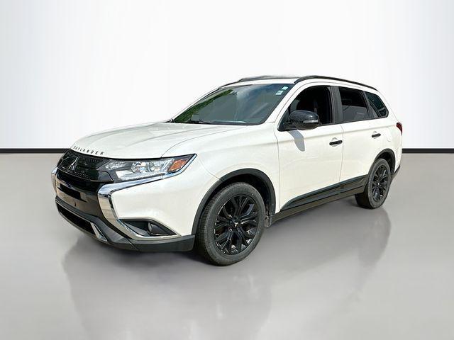 Photo of 2019 Pearl White Mitsubishi Outlander