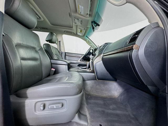 Photo of 2009 Super White Toyota Land Cruiser