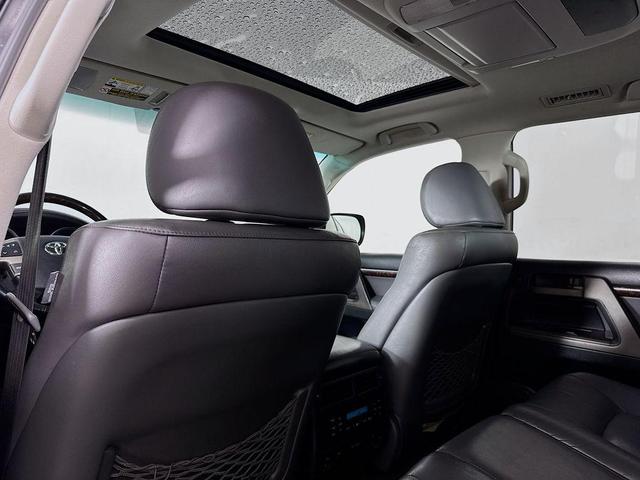 Photo of 2009 Super White Toyota Land Cruiser