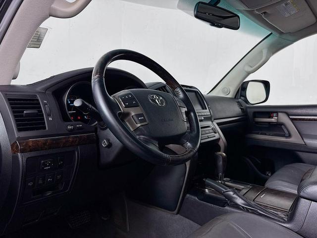 Photo of 2009 Super White Toyota Land Cruiser