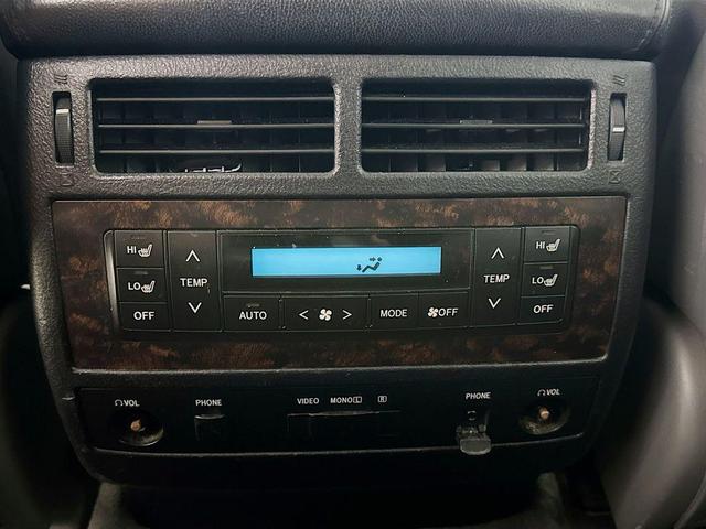 Photo of 2009 Super White Toyota Land Cruiser