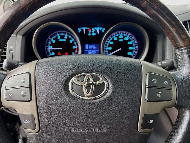 Photo of 2009 Super White Toyota Land Cruiser
