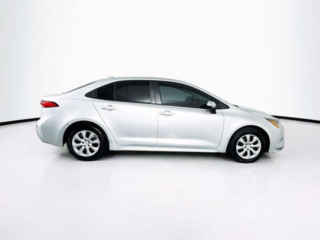 Photo of 2022 Classic Silver Metallic Toyota Corolla