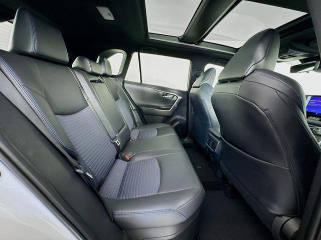 Photo of 2024 Wind Chill Prl Toyota RAV4 Hybrid