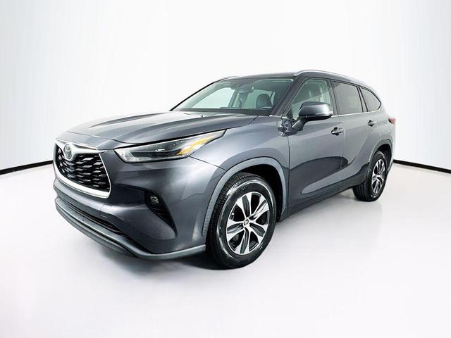 Photo of 2021 Gray Toyota Highlander