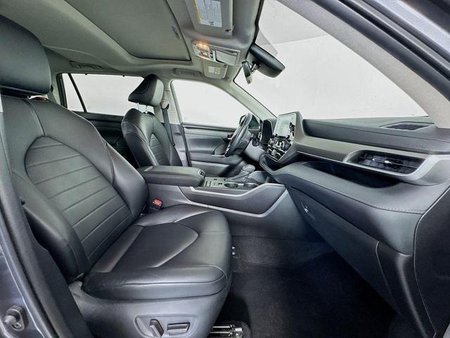 Photo of 2021 Gray Toyota Highlander