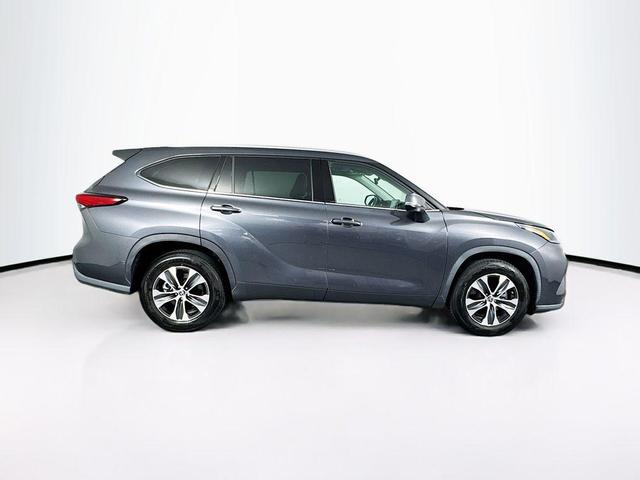 Photo of 2021 Gray Toyota Highlander