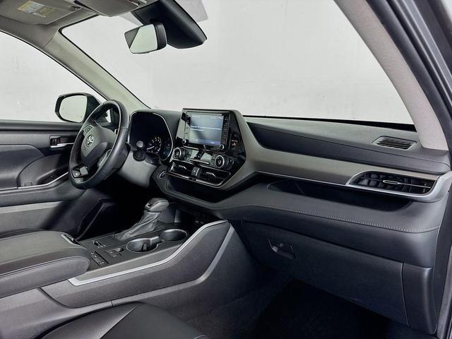 Photo of 2021 Gray Toyota Highlander