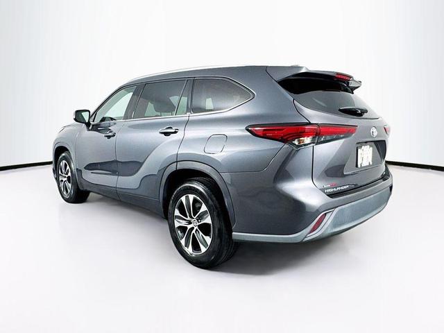 Photo of 2021 Gray Toyota Highlander