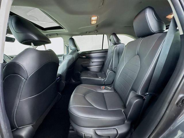 Photo of 2021 Gray Toyota Highlander