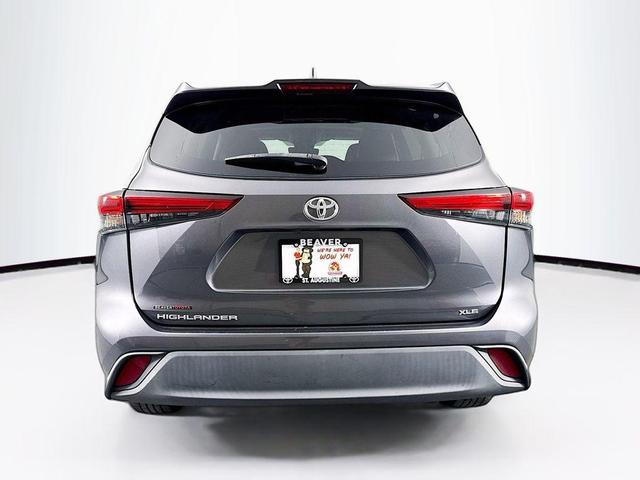Photo of 2021 Gray Toyota Highlander