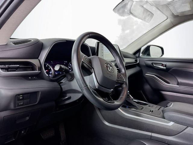 Photo of 2021 Gray Toyota Highlander
