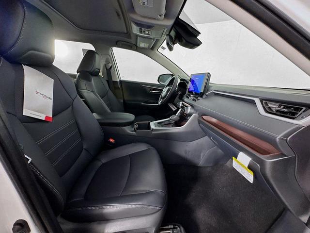 Photo of 2025 Wind Chill Pearl Toyota RAV4