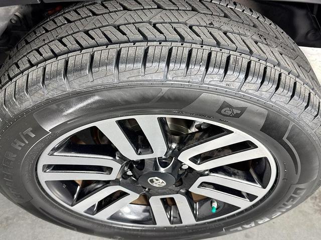 Photo of 2020 Midnight Black Metallic Toyota 4Runner