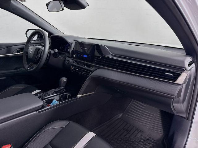 Photo of 2025 Ice Cap Toyota Camry