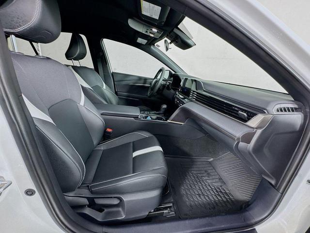 Photo of 2025 Ice Cap Toyota Camry