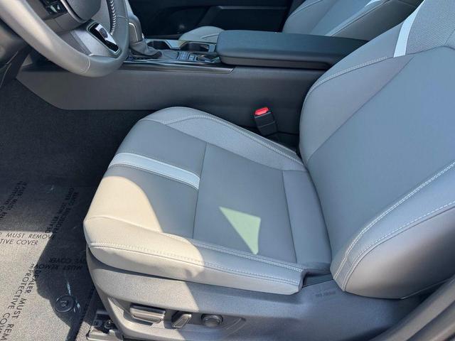 Photo of 2025 Ice Cap Toyota Camry